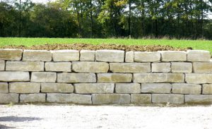 bloc de soutènement en pierre de Bourgogne issue de nos carrières de Molay, Yonne