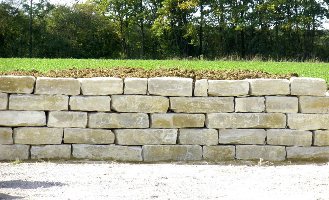 bloc de soutènement en pierre de Bourgogne issue de nos carrières de Molay, Yonne