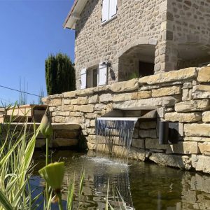 pierre-paysage-pierre-a-muret-gallerie-02 pierre à muret entourant un plan d'eau, réalisation par Pierre Mureuse de Bourgogne