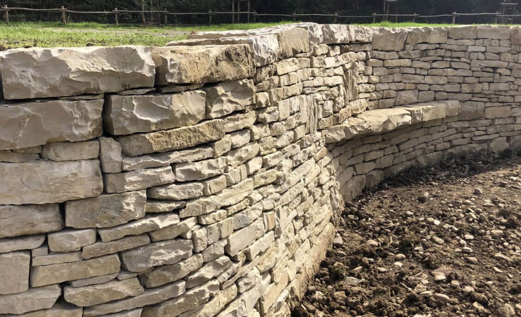 pierre à muret en pierre de Bourgogne extraite dans nos carrières de Molay dans l'Yonne