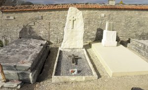 pierre tombale en pierre naturelle, pierre de Bourgogne