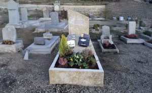 Pierre tombale en pierre naturelle de Bourgogne