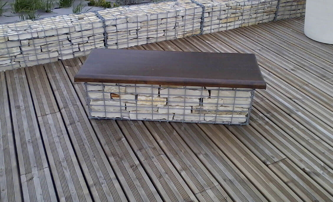 Banc en gabion, pierre de Bourgogne naturelle issue de nos carrières de Molay (89)