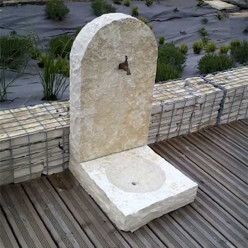 Fontaine en pierre naturelle de Bourgogne, fabrication artisanale