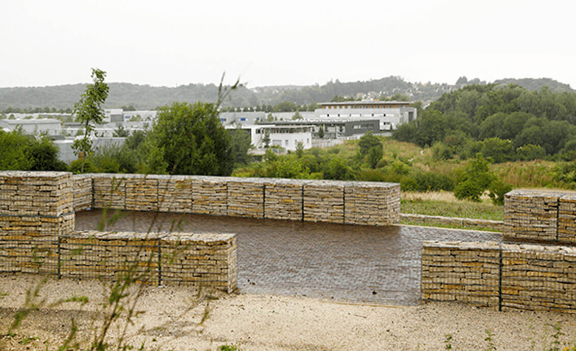 Gabions en pierre éclatée réalisé par Pierre Mureuse de Bourgogne