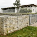 Réalisation de clôture en gabion en pierre éclatée issue de nos carrière de pierre de Molay (Yonne)