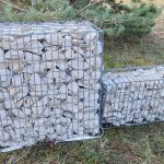 Gabions en concassé réalisé par Pierre Mureuse de Bourgogne, carrière à Molay (Yonne).
