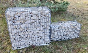 Gabions en concassé réalisé par Pierre Mureuse de Bourgogne, carrière à Molay (Yonne).