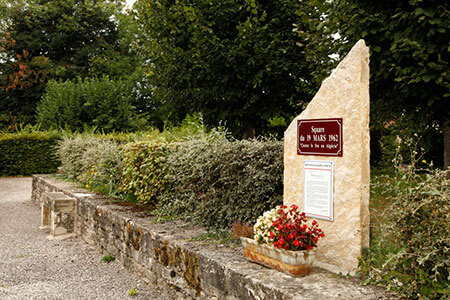 Plaques commémoratives et signalétique