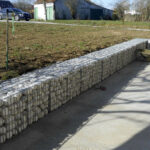 Bordure extérieure en gabions en pierre naturelle