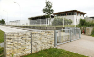 Réalisation clôture en gabions en pierre naturelle