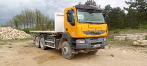 Pierre Mureuse de Bourgogne vous présente ses outils de qualité pour extraire et façonner la pierre de ses carrières en Bourgogne : Camion-AMPLIROLL-RENAULT-KERAX-420